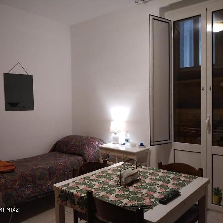 טאראנטו Camere Simili A Ostello Solo Per Uomini - Hostel-Like Rooms Only For Man מראה חיצוני תמונה