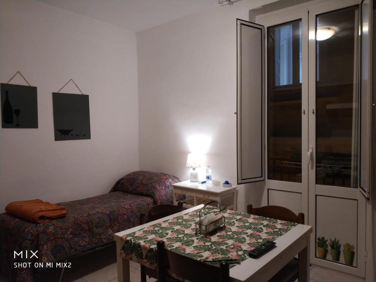 טאראנטו Camere Simili A Ostello Solo Per Uomini - Hostel-Like Rooms Only For Man מראה חיצוני תמונה