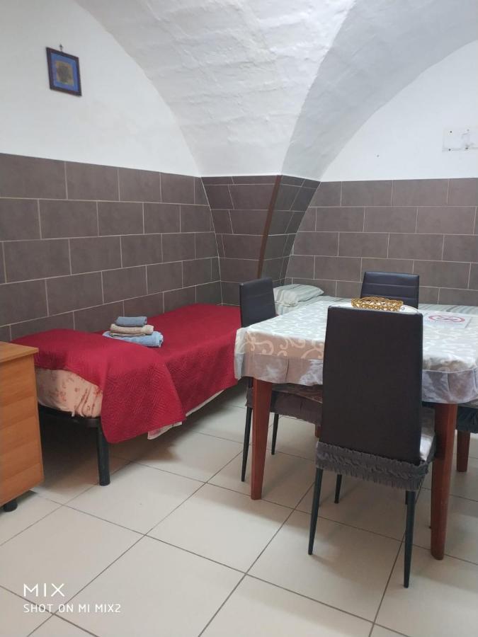 טאראנטו Camere Simili A Ostello Solo Per Uomini - Hostel-Like Rooms Only For Man מראה חיצוני תמונה